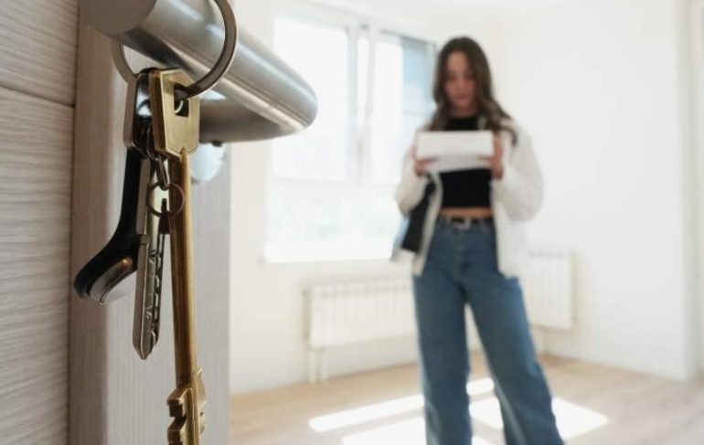 Сдача доли в аренду: можно ли заселить жильцов, если сосед-собственник стоит насмерть?